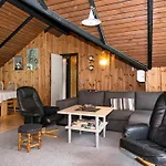 5 Person In Ansager-by Traum Ansager